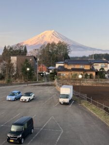 朝焼けの富士山